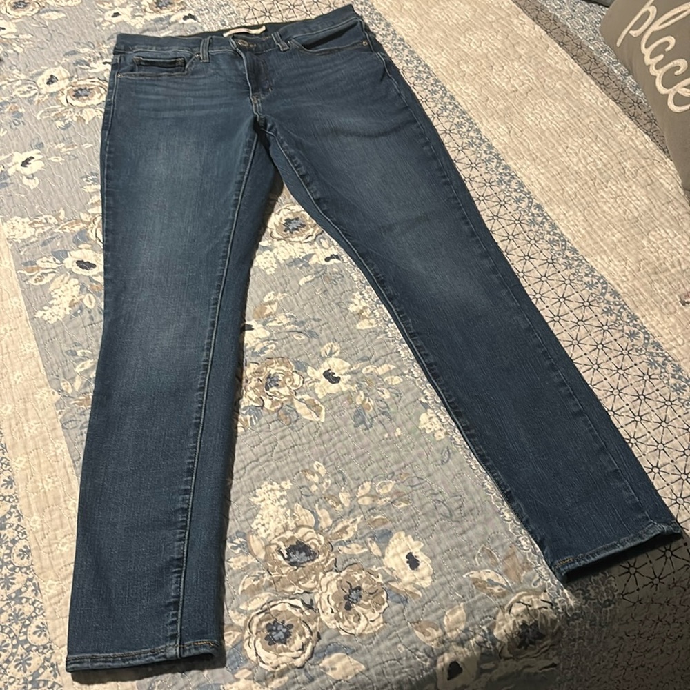 Levi’s 311 Shaping Skinny sz 29